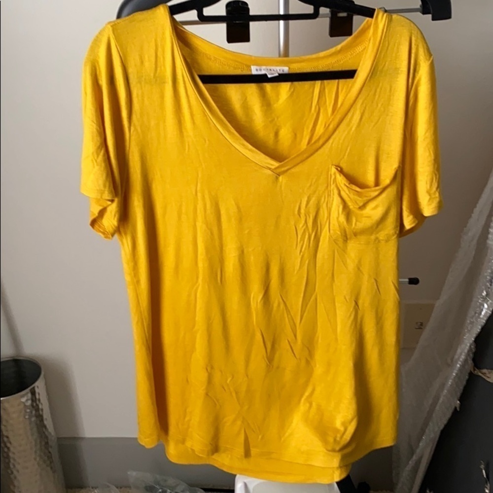 Socialite yellow v neck t with pocket size large